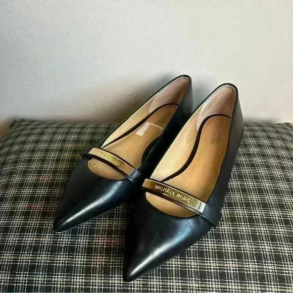 Michael Kors Black Pointed Flats - Picture 1 of 4